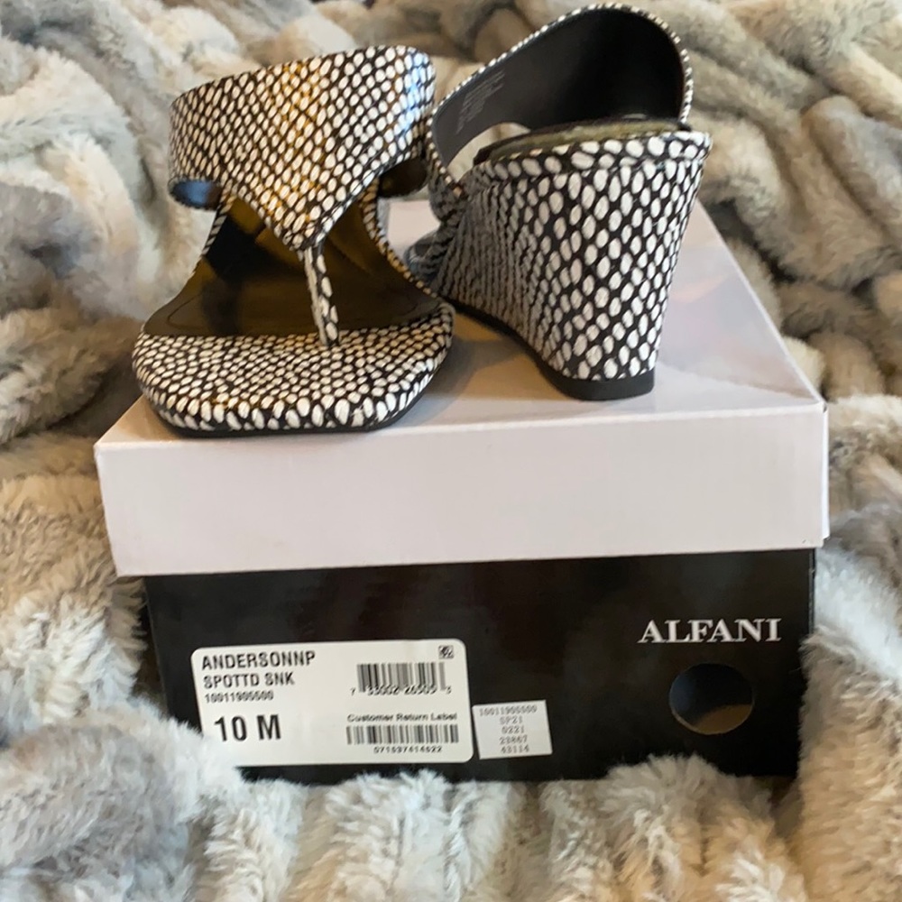 Alfani Wedges 10M